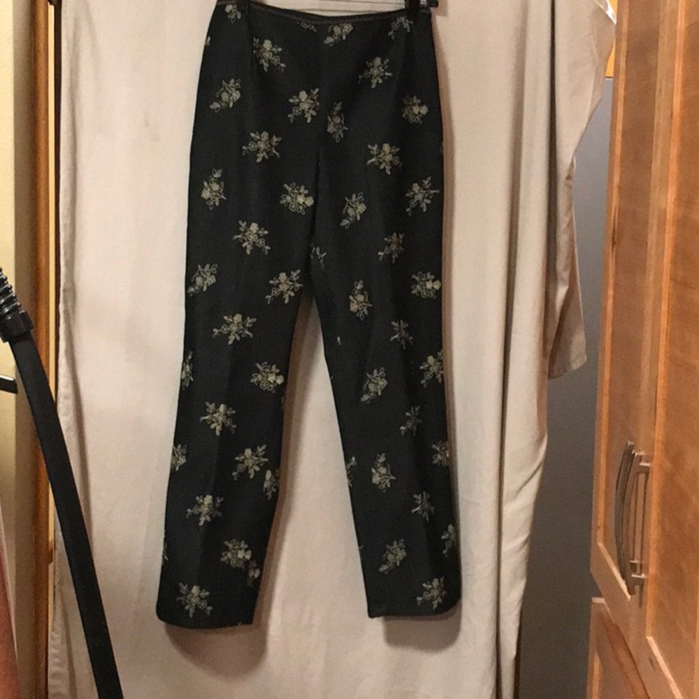 Ann Taylor black jeans with flowers Size 8